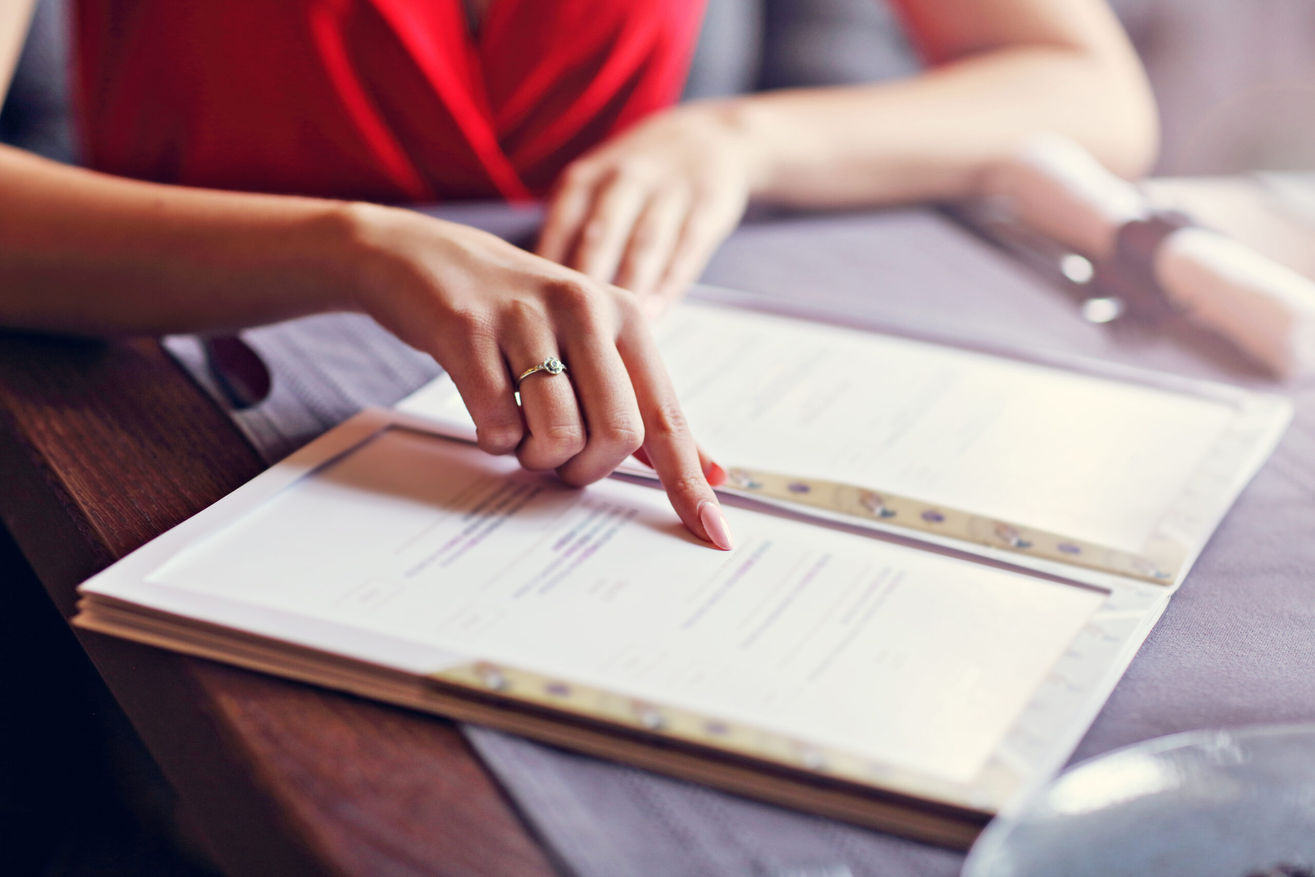 Picture,Showing,Romantic,Couple,Dating,In,Restaurant